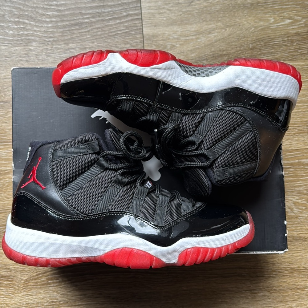Air Jordan 11 Retro • Size 9.5 (us men)